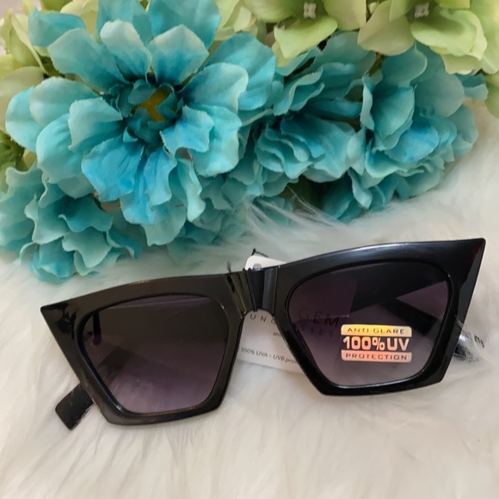 Cat Eye Blue Gem Sunglasses Triangular Lens Black NEW!